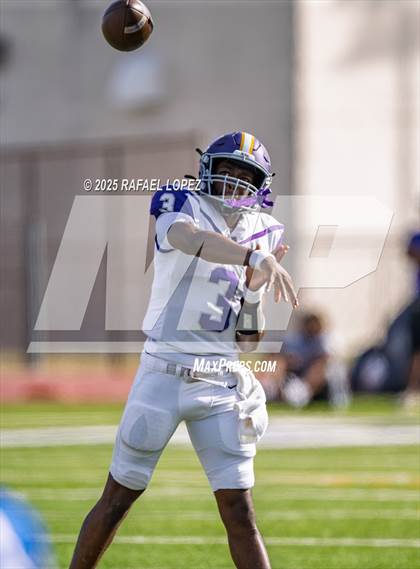 Thumbnail 1 in Lufkin vs. Westbury (UIL Football 5A D1 Bi-District) photogallery.