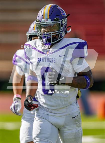 Thumbnail 3 in Lufkin vs. Westbury (UIL Football 5A D1 Bi-District) photogallery.