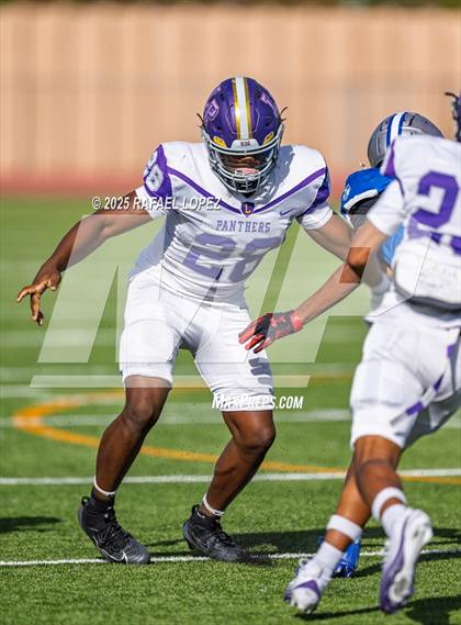 Thumbnail 1 in Lufkin vs. Westbury (UIL Football 5A D1 Bi-District) photogallery.
