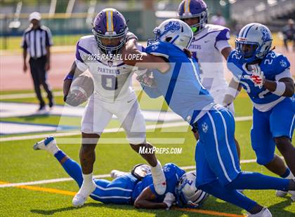Thumbnail 3 in Lufkin vs. Westbury (UIL 5A D1 Football Bi-District) photogallery.