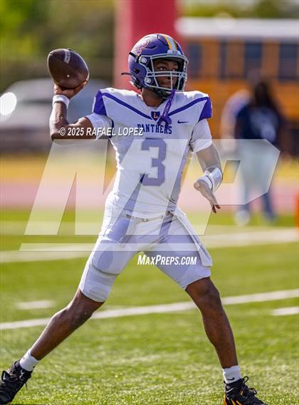 Thumbnail 1 in Lufkin vs. Westbury (UIL Football 5A D1 Bi-District) photogallery.