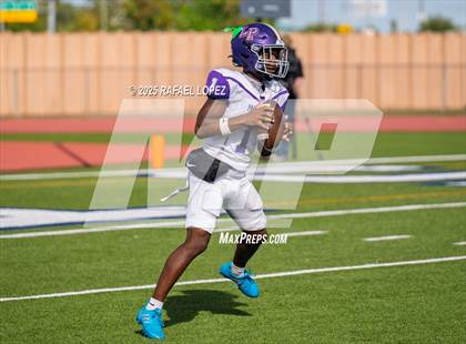 Thumbnail 1 in Lufkin vs. Westbury (UIL 5A D1 Football Bi-District) photogallery.
