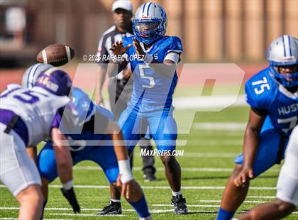 Thumbnail 1 in Lufkin vs. Westbury (UIL Football 5A D1 Bi-District) photogallery.