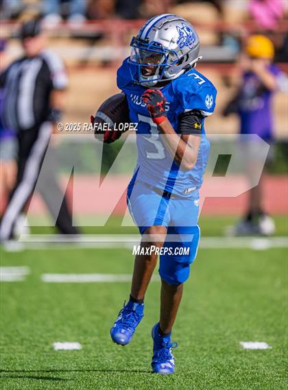 Thumbnail 3 in Lufkin vs. Westbury (UIL 5A D1 Football Bi-District) photogallery.