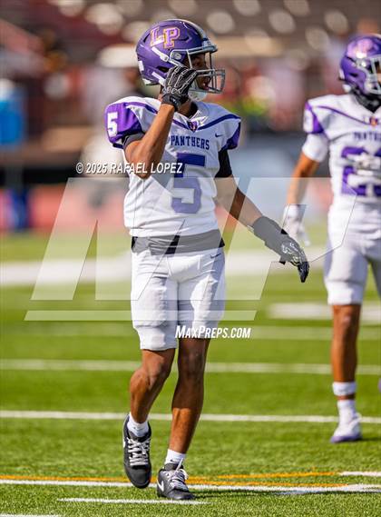 Thumbnail 2 in Lufkin vs. Westbury (UIL 5A D1 Football Bi-District) photogallery.