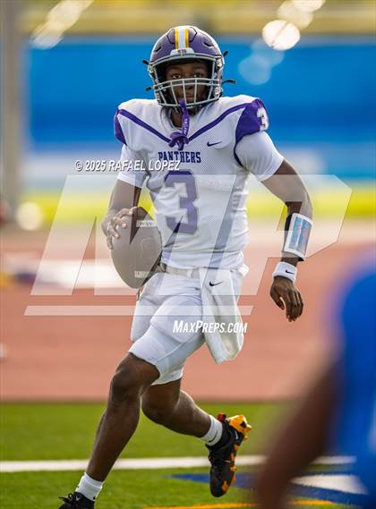 Thumbnail 3 in Lufkin vs. Westbury (UIL Football 5A D1 Bi-District) photogallery.