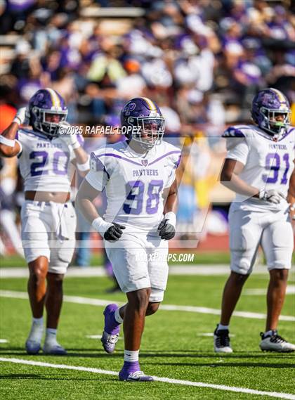 Thumbnail 1 in Lufkin vs. Westbury (UIL Football 5A D1 Bi-District) photogallery.
