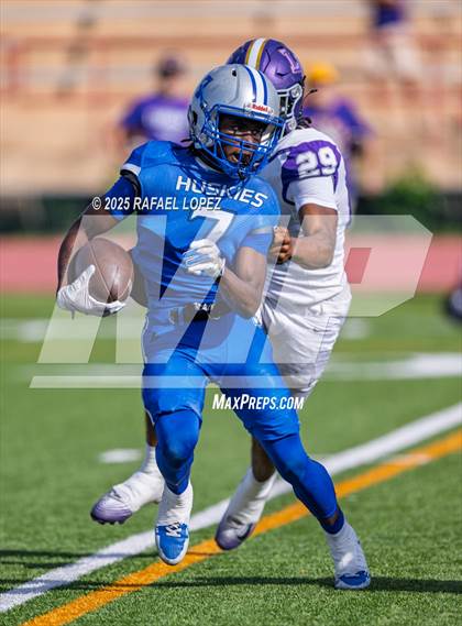 Thumbnail 2 in Lufkin vs. Westbury (UIL 5A D1 Football Bi-District) photogallery.