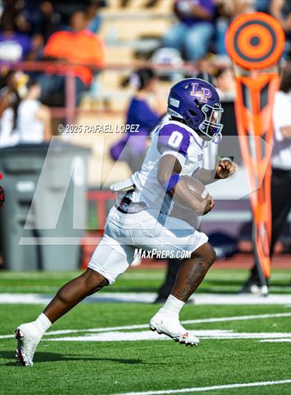 Thumbnail 2 in Lufkin vs. Westbury (UIL 5A D1 Football Bi-District) photogallery.