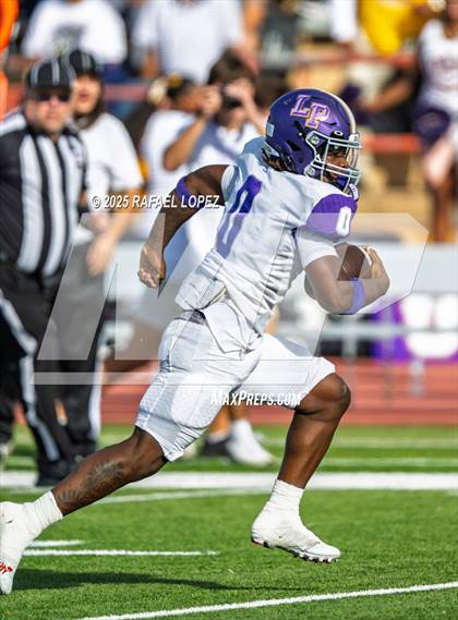 Thumbnail 3 in Lufkin vs. Westbury (UIL Football 5A D1 Bi-District) photogallery.