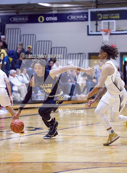 Thumbnail 2 in Belleville East @ O'Fallon (IHSA Class 4A Regional Championship) photogallery.