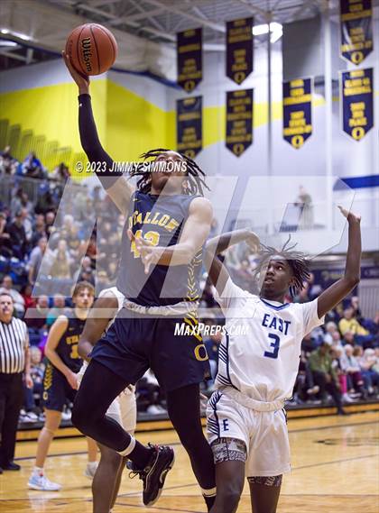 Thumbnail 2 in Belleville East @ O'Fallon (IHSA Class 4A Regional Championship) photogallery.