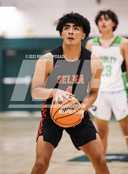 Thumbnail 1 in Selma @ Reedley photogallery.