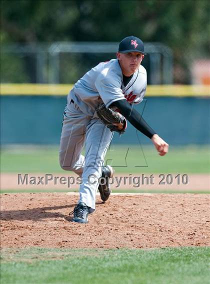 Thumbnail 3 in Murrieta Valley vs. Los Alamitos photogallery.