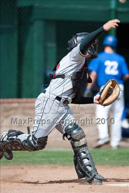 Thumbnail 2 in Murrieta Valley vs. Los Alamitos photogallery.
