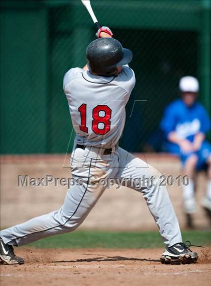 Thumbnail 3 in Murrieta Valley vs. Los Alamitos photogallery.
