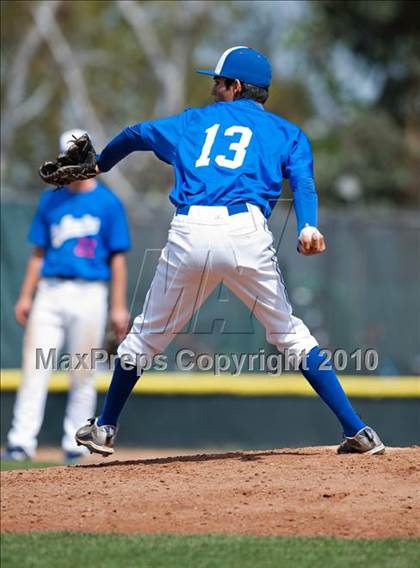 Thumbnail 2 in Murrieta Valley vs. Los Alamitos photogallery.