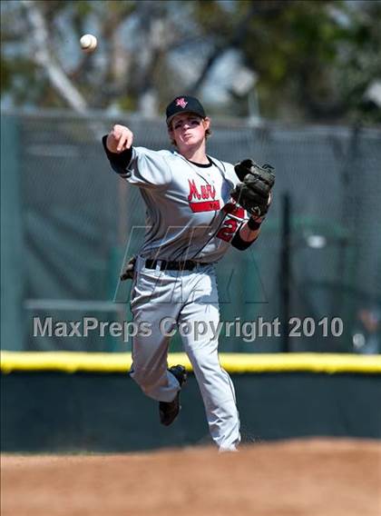 Thumbnail 3 in Murrieta Valley vs. Los Alamitos photogallery.