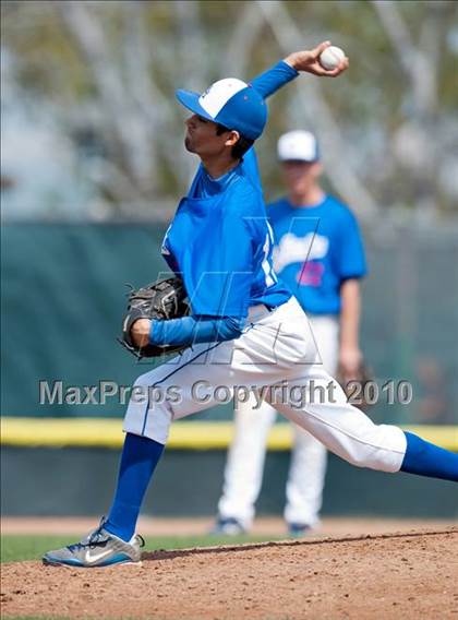 Thumbnail 3 in Murrieta Valley vs. Los Alamitos photogallery.