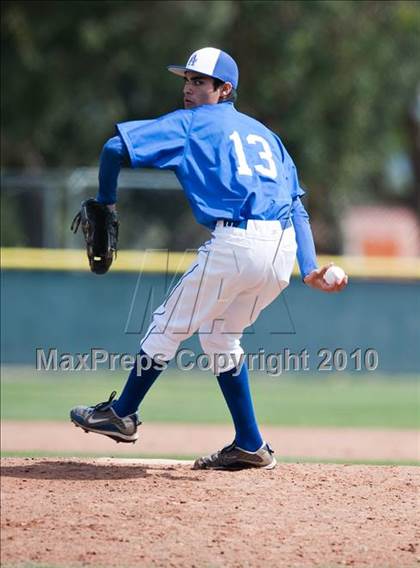 Thumbnail 3 in Murrieta Valley vs. Los Alamitos photogallery.