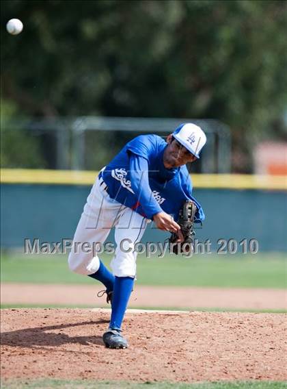Thumbnail 3 in Murrieta Valley vs. Los Alamitos photogallery.