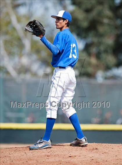 Thumbnail 3 in Murrieta Valley vs. Los Alamitos photogallery.