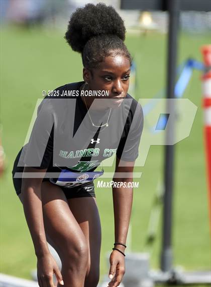 Thumbnail 3 in Bob Hayes Invitational (400m) photogallery.