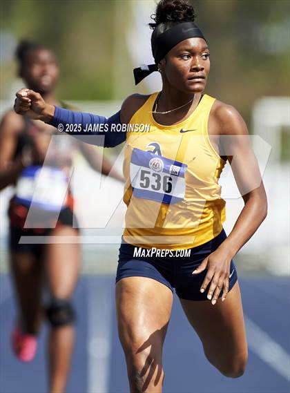 Thumbnail 2 in Bob Hayes Invitational (400m) photogallery.