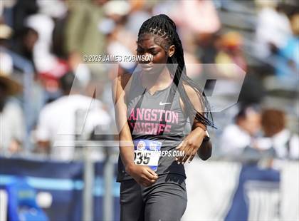 Thumbnail 2 in Bob Hayes Invitational (400m) photogallery.