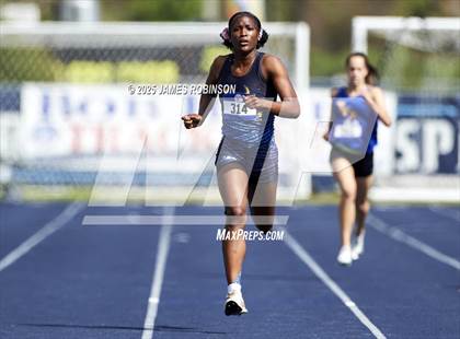 Thumbnail 3 in Bob Hayes Invitational (400m) photogallery.