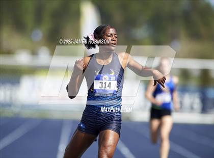 Thumbnail 3 in Bob Hayes Invitational (400m) photogallery.