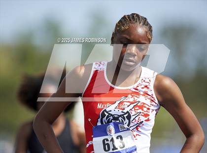 Thumbnail 2 in Bob Hayes Invitational (400m) photogallery.