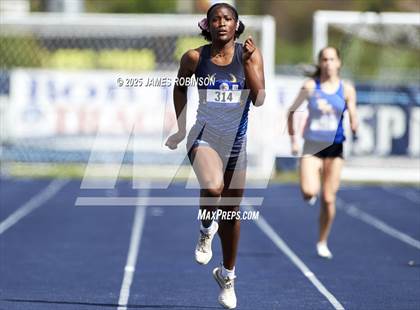 Thumbnail 1 in Bob Hayes Invitational (400m) photogallery.