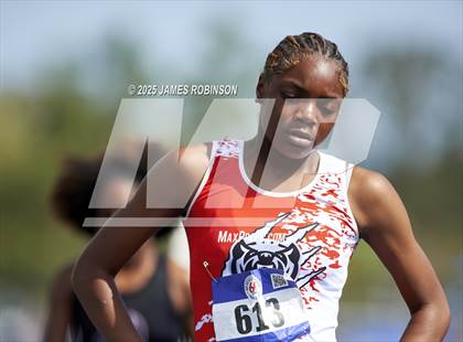 Thumbnail 1 in Bob Hayes Invitational (400m) photogallery.