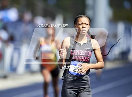 Thumbnail 2 in Bob Hayes Invitational (400m) photogallery.