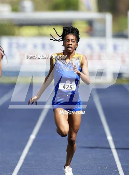 Thumbnail 1 in Bob Hayes Invitational (400m) photogallery.