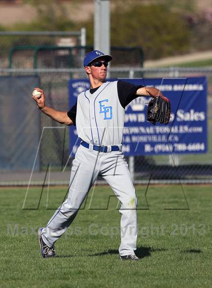 Thumbnail 1 in El Dorado @ Vista del Lago photogallery.