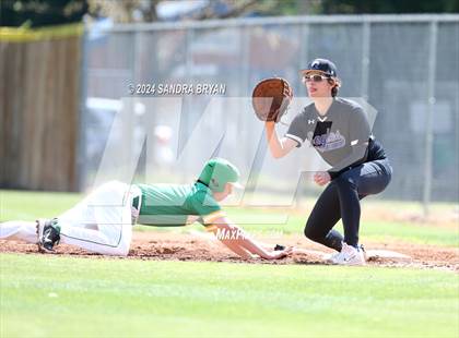 Thumbnail 2 in Richmond vs. Caldwell Academy photogallery.