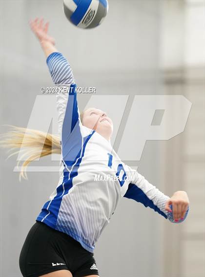 Thumbnail 3 in Lake Fenton vs. Clarkston (Motor City Power Series) photogallery.