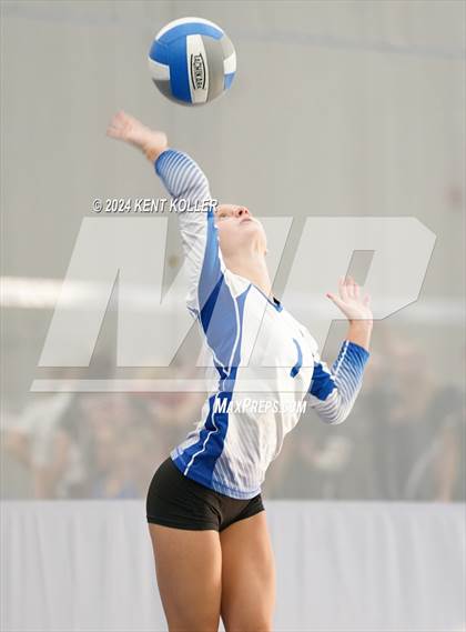 Thumbnail 3 in Lake Fenton vs. Clarkston (Motor City Power Series) photogallery.