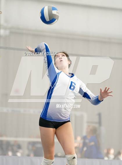 Thumbnail 1 in Lake Fenton vs. Clarkston (Motor City Power Series) photogallery.