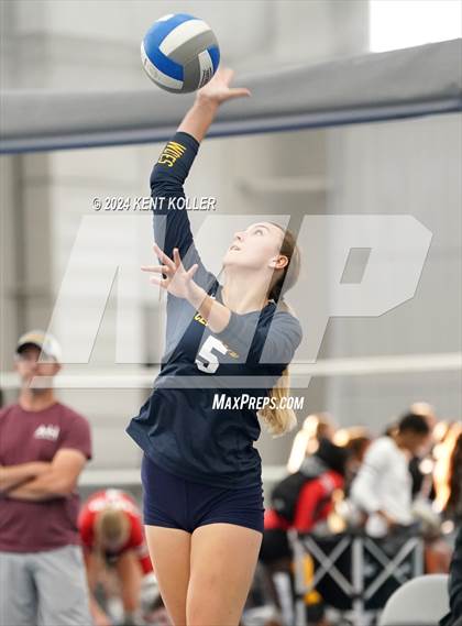 Thumbnail 2 in Lake Fenton vs. Clarkston (Motor City Power Series) photogallery.