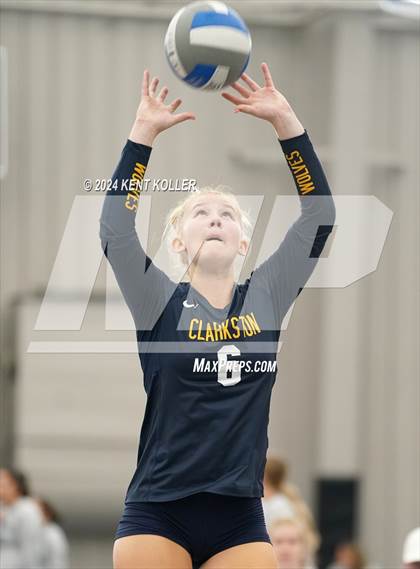 Thumbnail 3 in Lake Fenton vs. Clarkston (Motor City Power Series) photogallery.