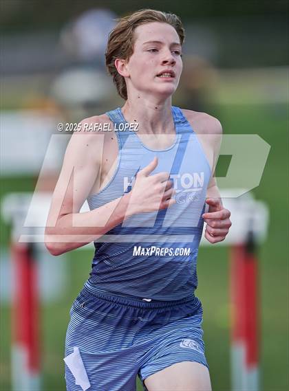 Thumbnail 1 in Rosehill Eagle Relays (1600M) photogallery.
