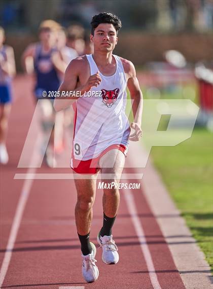 Thumbnail 1 in Rosehill Eagle Relays (1600M) photogallery.