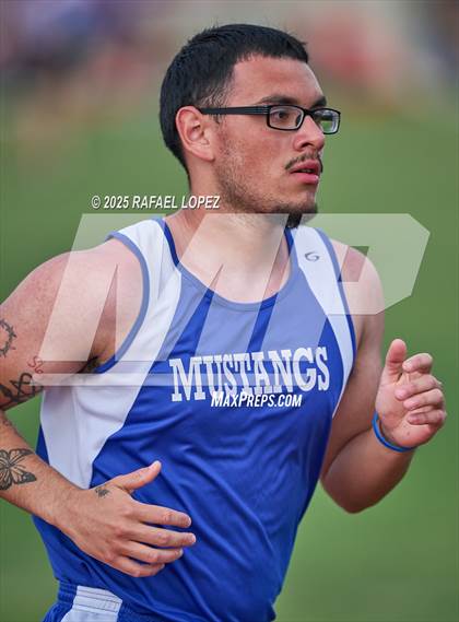 Thumbnail 2 in Rosehill Eagle Relays (1600M) photogallery.