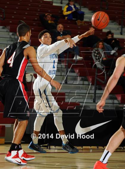 Thumbnail 1 in Harvard-Westlake vs. Foothill (MaxPreps Holiday Classic) photogallery.