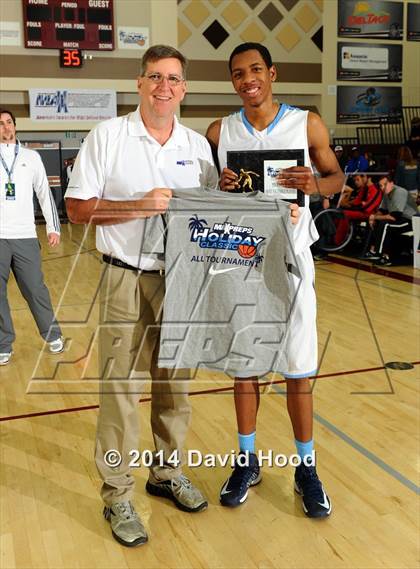 Thumbnail 3 in Harvard-Westlake vs. Foothill (MaxPreps Holiday Classic) photogallery.
