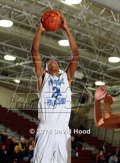 Thumbnail 1 in Harvard-Westlake vs. Foothill (MaxPreps Holiday Classic) photogallery.