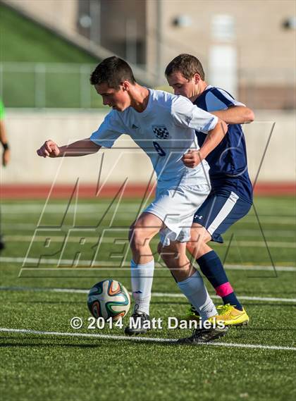 Thumbnail 2 in Legend vs. Columbine (CHSAA 5A 1st Round) photogallery.
